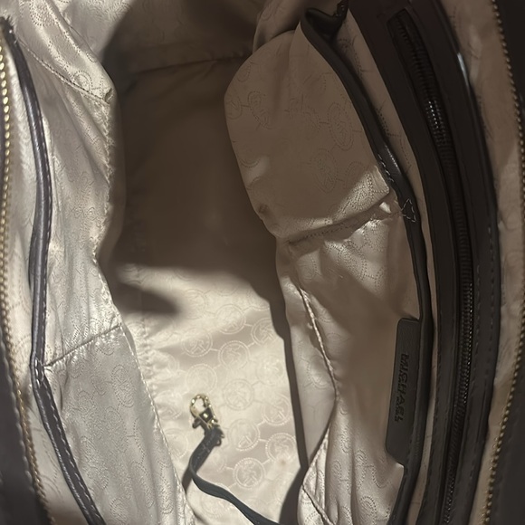 Michael Kors Selma Studded Bag (L) - Picture 5 of 5